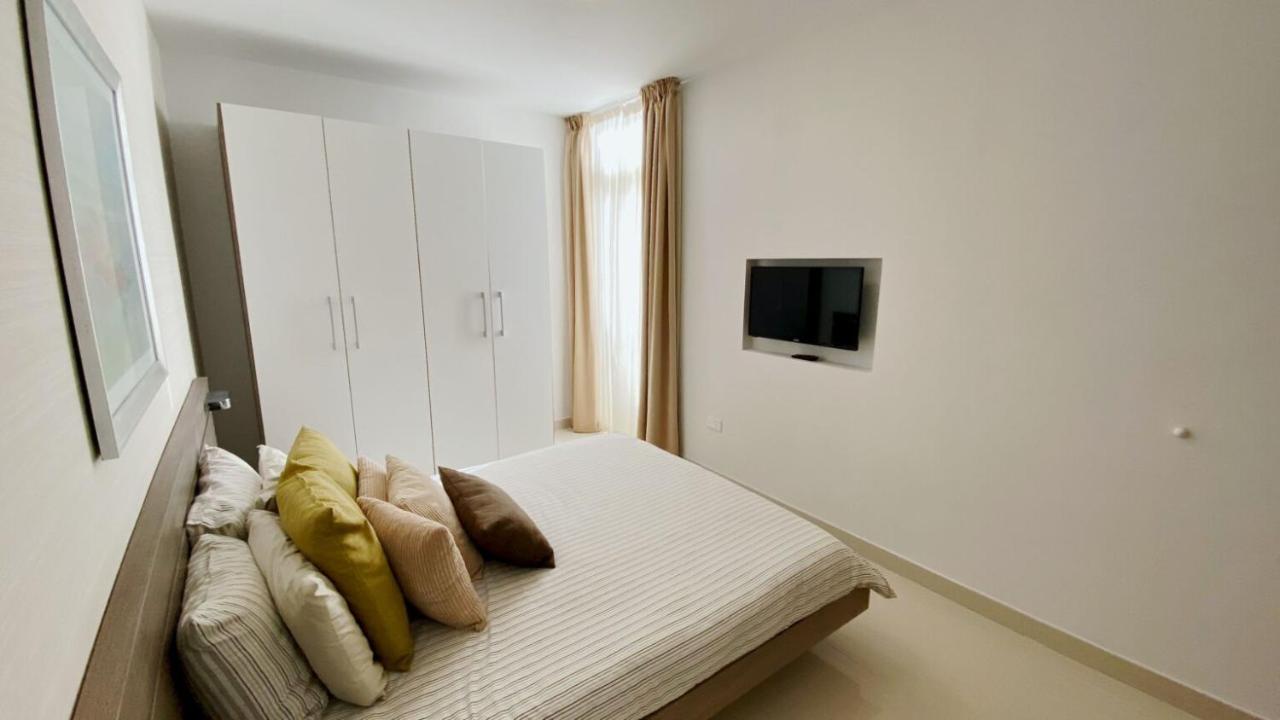 Appartamento Let Me Host Malta Sliema Sea front Esterno foto